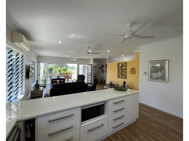 9 Shore St, Wongaling Beach QLD 4852