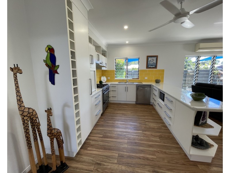 9 Shore St, Wongaling Beach QLD 4852