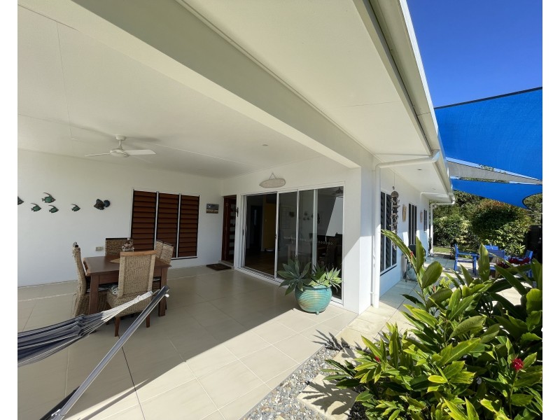 9 Shore St, Wongaling Beach QLD 4852
