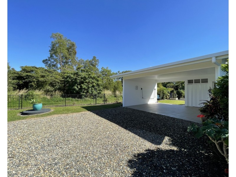 9 Shore St, Wongaling Beach QLD 4852