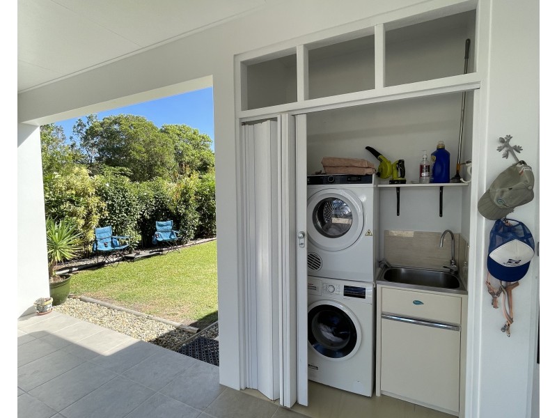 9 Shore St, Wongaling Beach QLD 4852