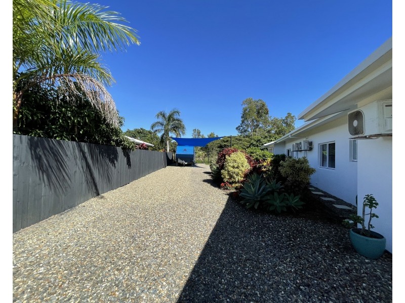 9 Shore St, Wongaling Beach QLD 4852