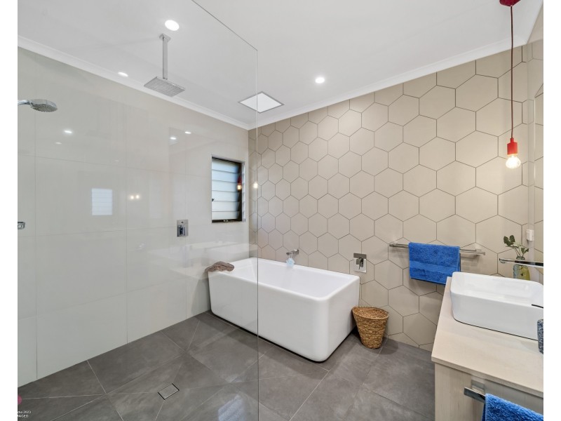 5 Cove Ct, Wongaling Beach QLD 4852