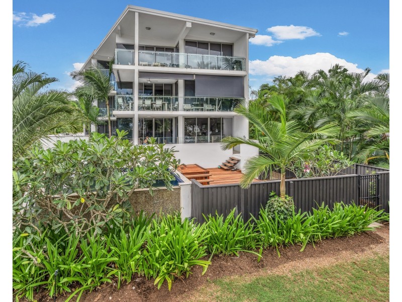 2/2 Donkin Lane, Mission Beach QLD 4852