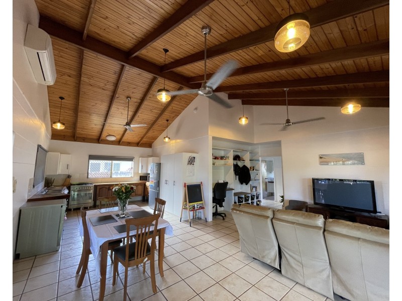 6 Yamala Cl, Mission Beach QLD 4852