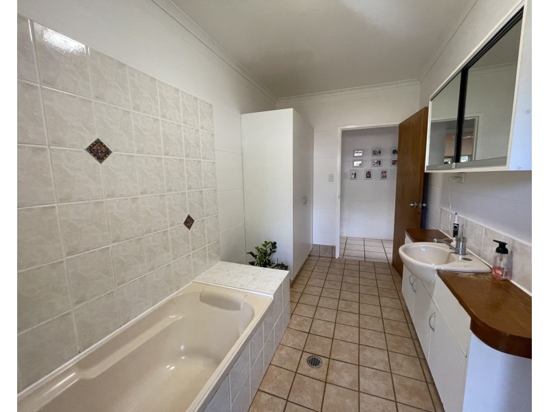 6 Yamala Cl, Mission Beach QLD 4852