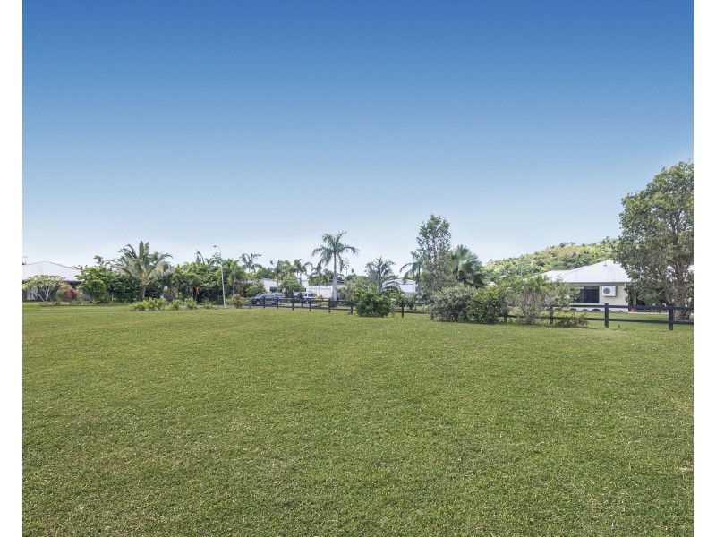 50 Midshipman Street, South Mission Beach QLD 4852