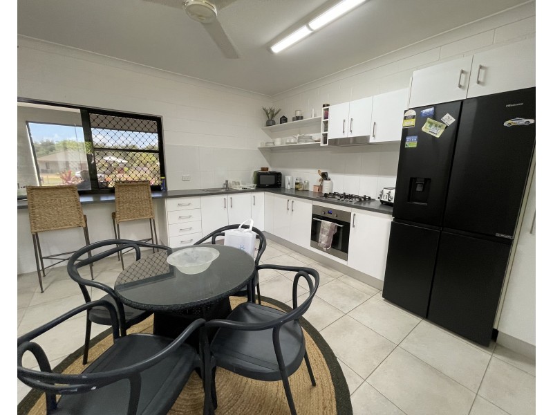 18 Nivosa Ct, Mission Beach QLD 4852