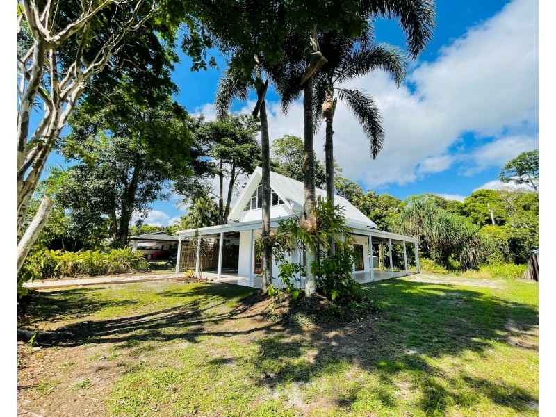 75 Holland St, Wongaling Beach QLD 4852