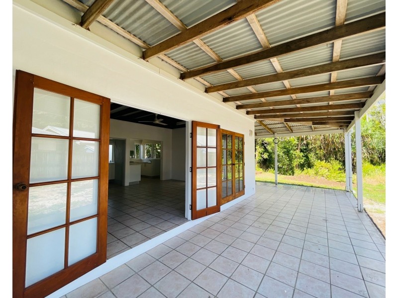 75 Holland St, Wongaling Beach QLD 4852