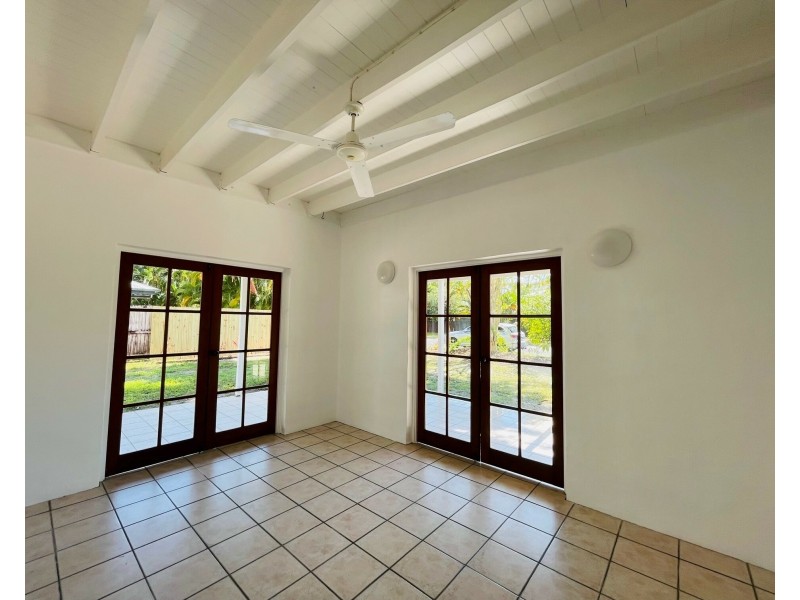 75 Holland St, Wongaling Beach QLD 4852