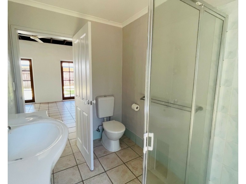 75 Holland St, Wongaling Beach QLD 4852