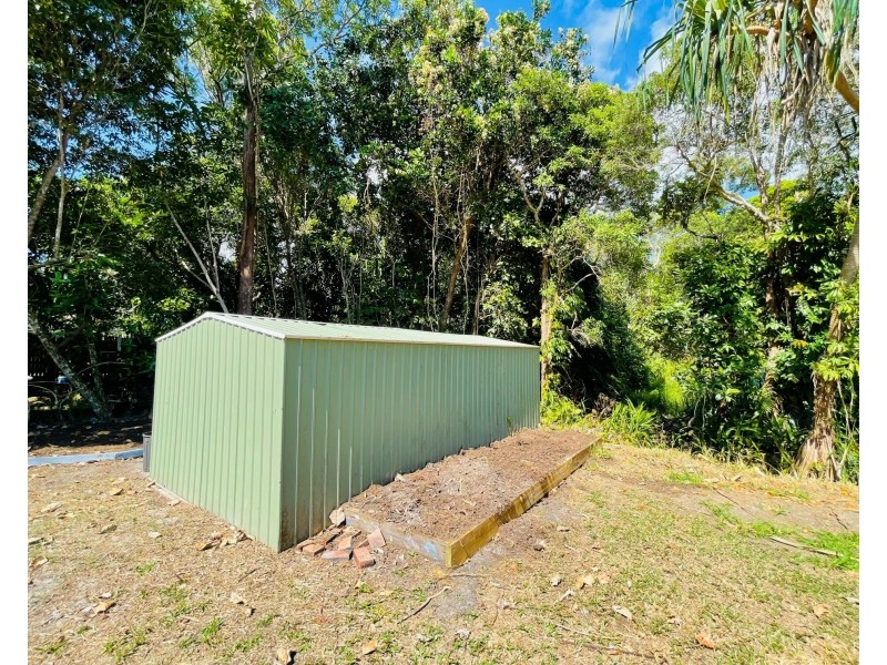 75 Holland St, Wongaling Beach QLD 4852