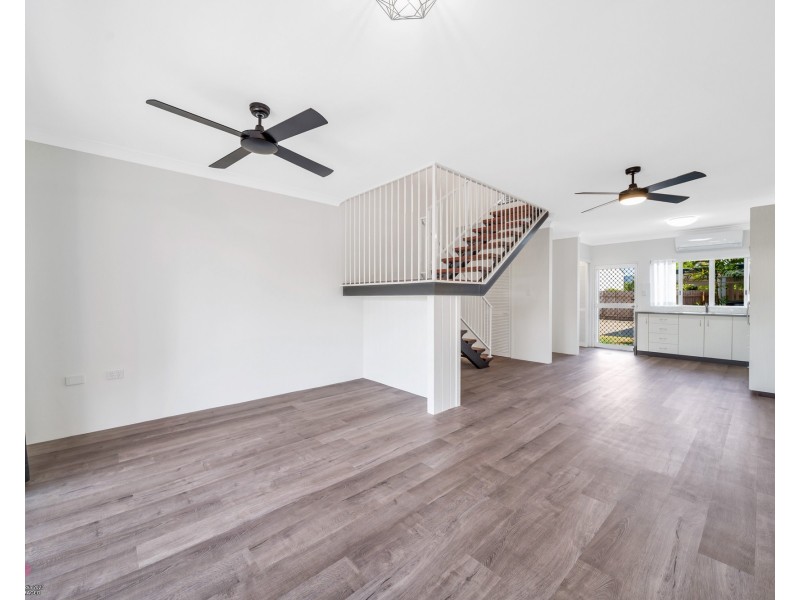 Unit 3/4 Hilliar St, Wongaling Beach QLD 4852
