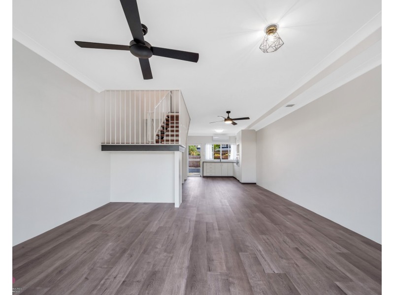 Unit 3/4 Hilliar St, Wongaling Beach QLD 4852