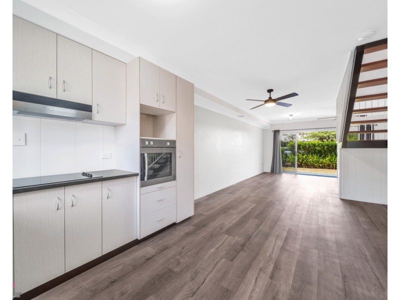 Unit 3/4 Hilliar St, Wongaling Beach QLD 4852