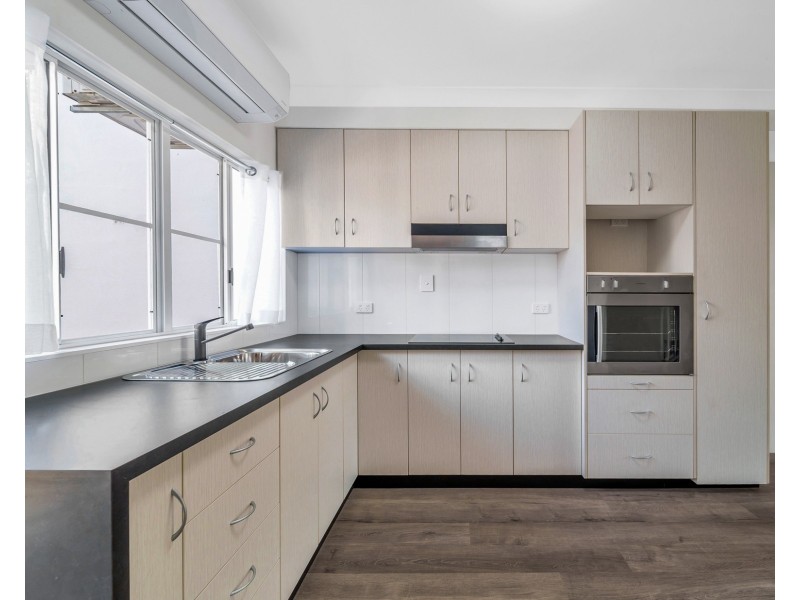Unit 3/4 Hilliar St, Wongaling Beach QLD 4852