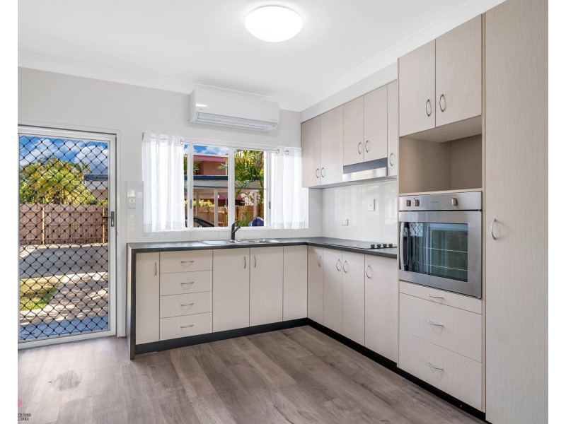 Unit 3/4 Hilliar St, Wongaling Beach QLD 4852