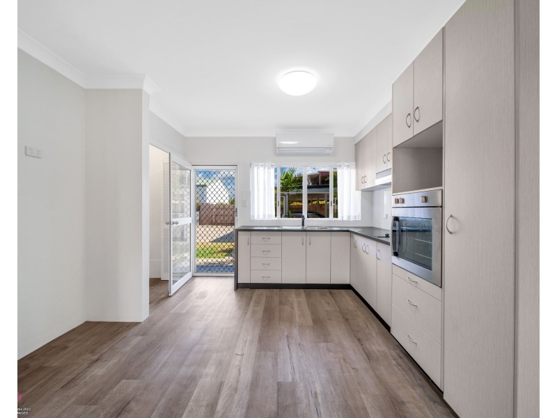 Unit 3/4 Hilliar St, Wongaling Beach QLD 4852