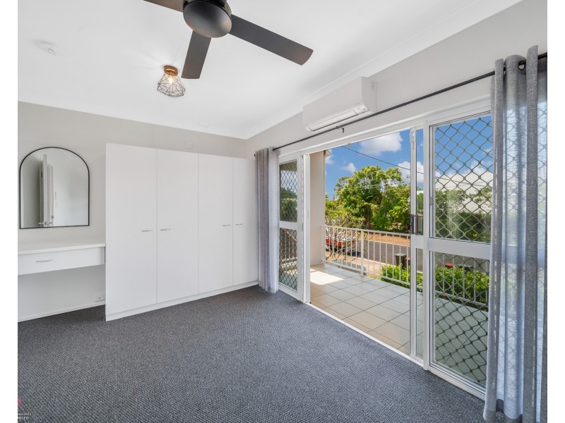 Unit 3/4 Hilliar St, Wongaling Beach QLD 4852