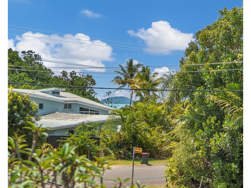 Unit 3/4 Hilliar St, Wongaling Beach QLD 4852