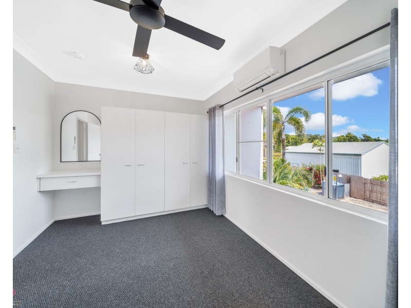 Unit 3/4 Hilliar St, Wongaling Beach QLD 4852