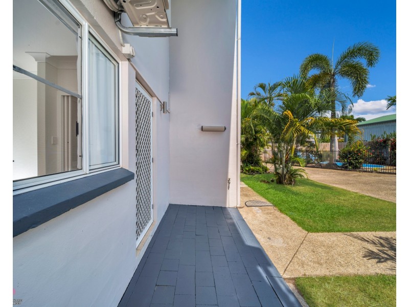 Unit 3/4 Hilliar St, Wongaling Beach QLD 4852