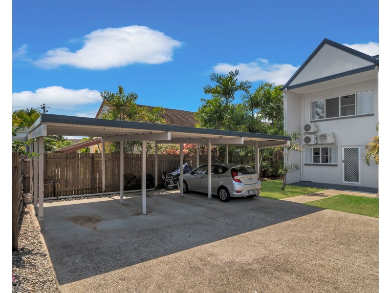 Unit 3/4 Hilliar St, Wongaling Beach QLD 4852