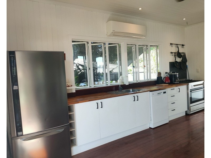 7 Southward St, Mission Beach QLD 4852