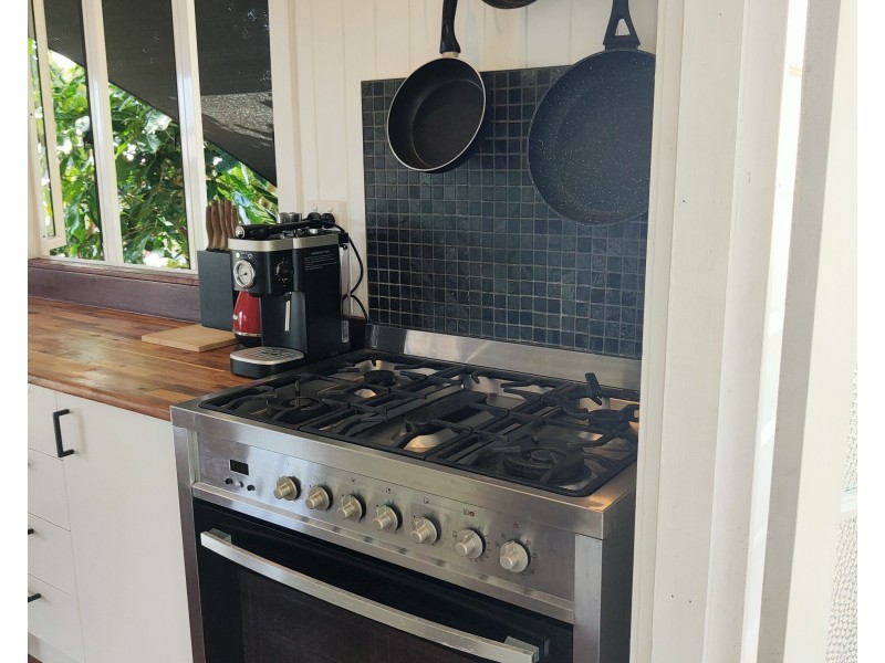 7 Southward St, Mission Beach QLD 4852