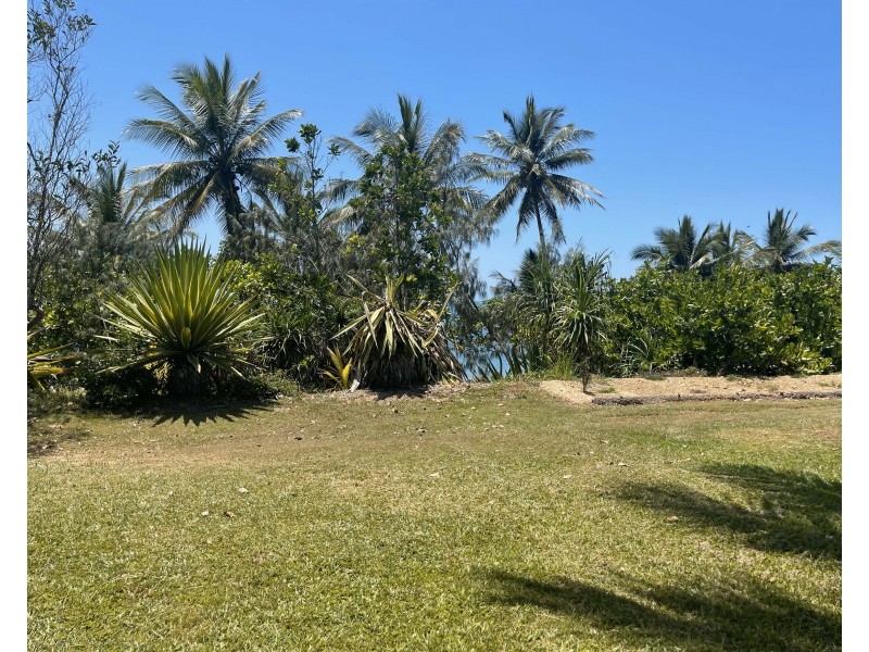 4A Cutten St, Bingil Bay QLD 4852