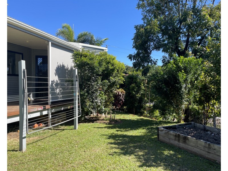 4A Cutten St, Bingil Bay QLD 4852