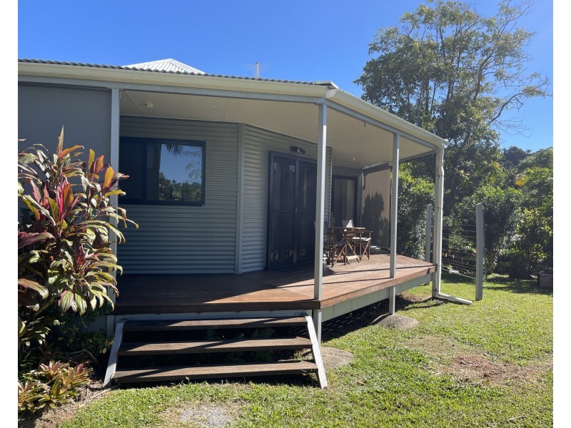 4A Cutten St, Bingil Bay QLD 4852