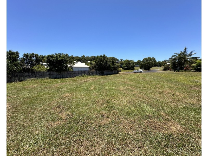 18 Genoa Ct, South Mission Beach QLD 4852