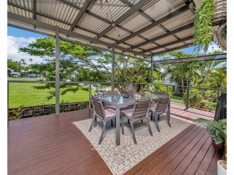7 Pacific Parade, Mission Beach QLD 4852
