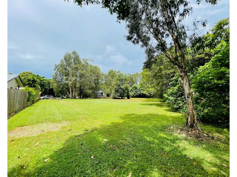 8 Volute Ct, Mission Beach QLD 4852