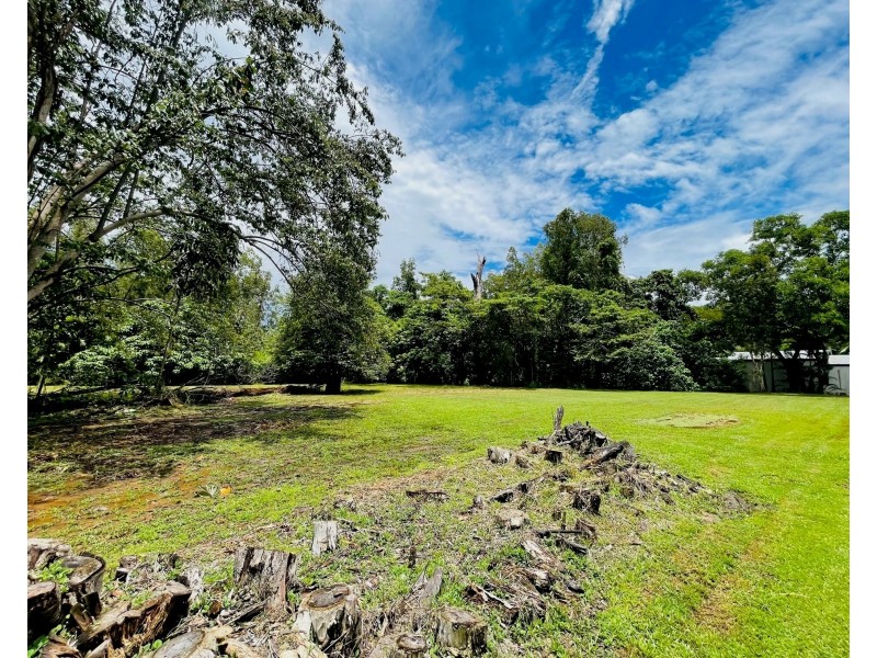 8 Volute Ct, Mission Beach QLD 4852