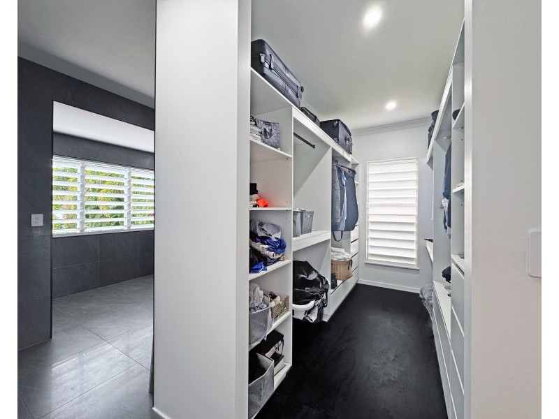 27 Pacific Pde, Mission Beach QLD 4852