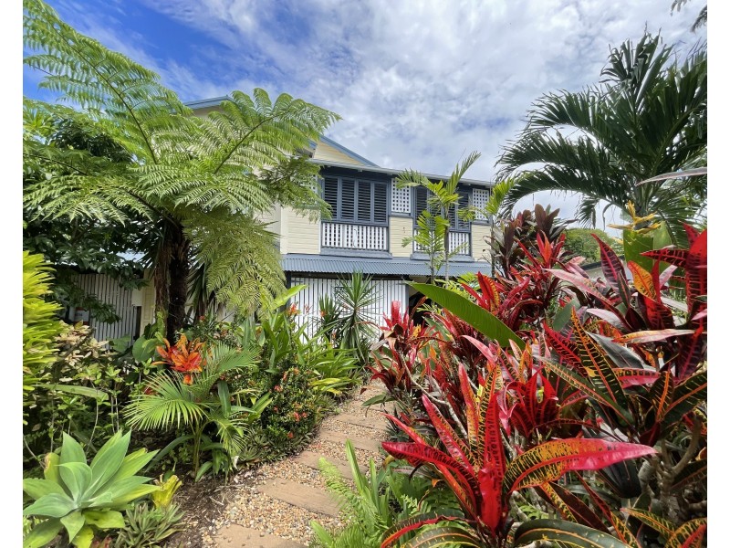 19 Holland St, Wongaling Beach QLD 4852