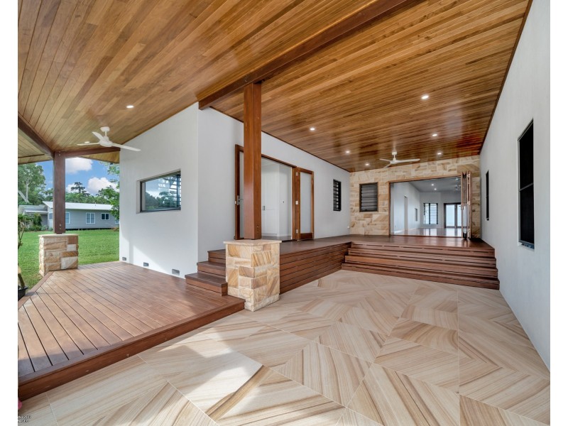 7 Conch St, Mission Beach QLD 4852