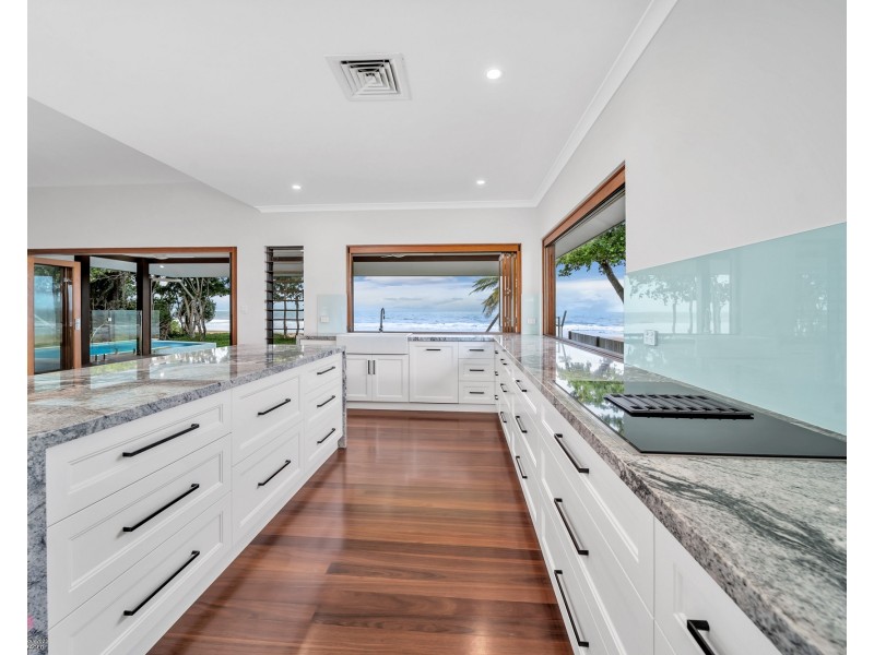 7 Conch St, Mission Beach QLD 4852