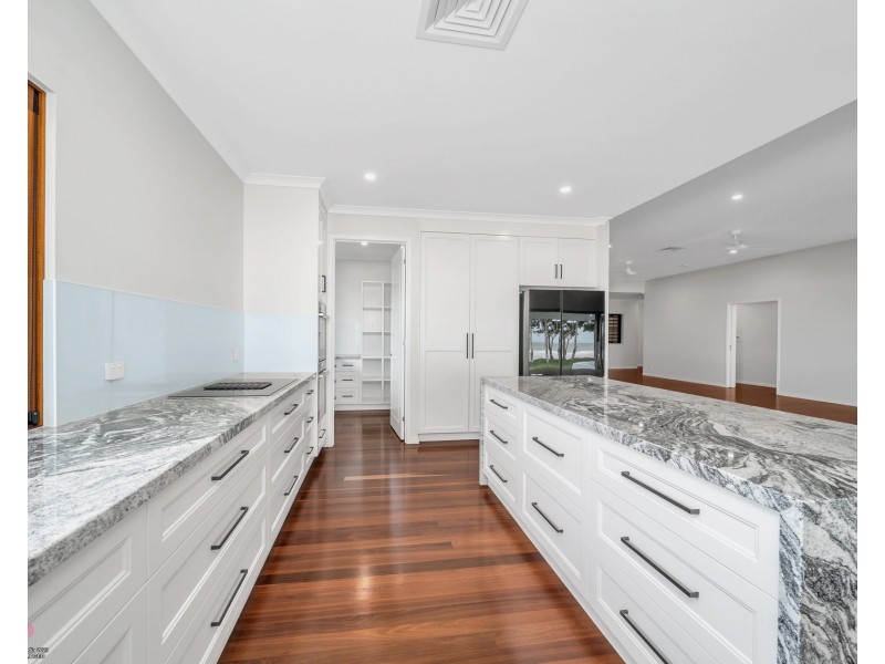 7 Conch St, Mission Beach QLD 4852
