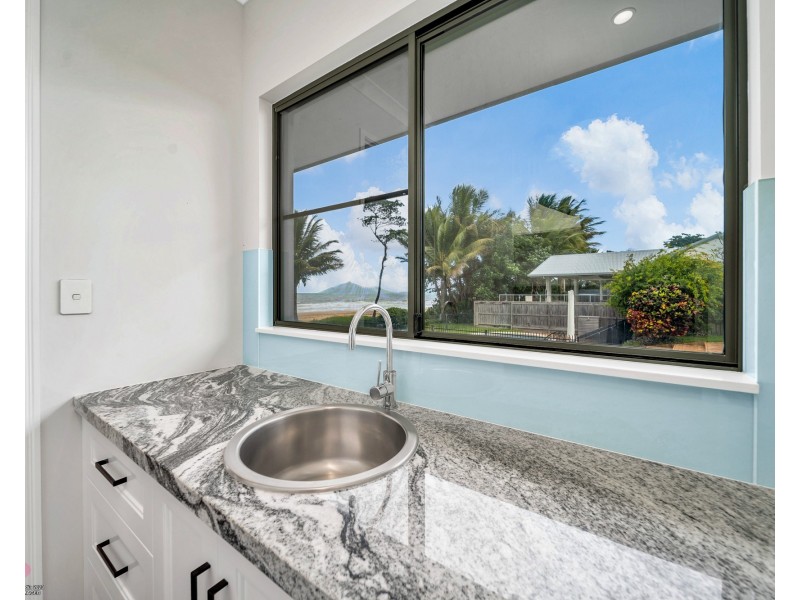 7 Conch St, Mission Beach QLD 4852