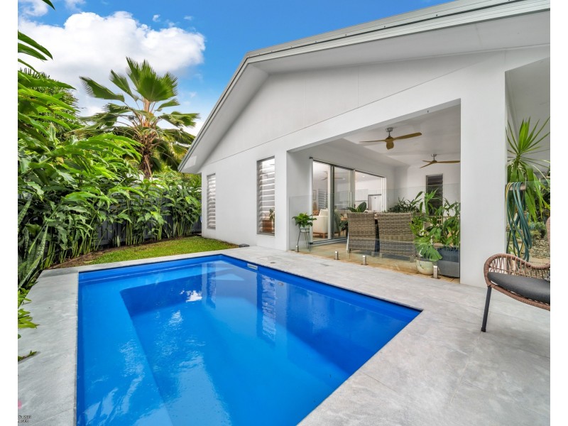 House 1/24 Southward St, Mission Beach QLD 4852