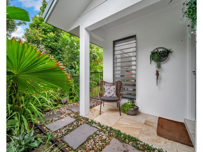 House 1/24 Southward St, Mission Beach QLD 4852