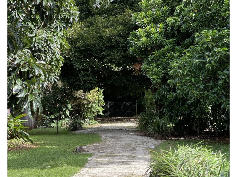 8 Reef Cl, Mission Beach QLD 4852