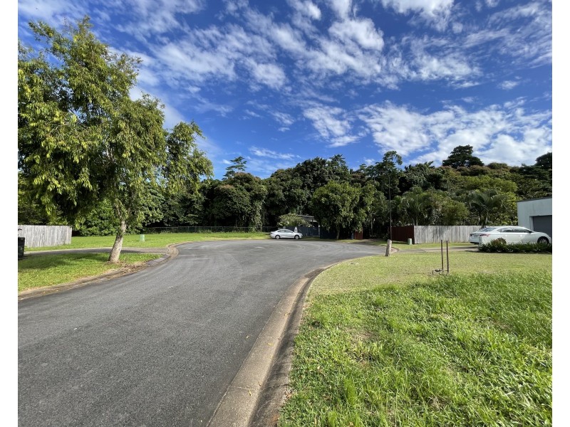 8 Reef Cl, Mission Beach QLD 4852
