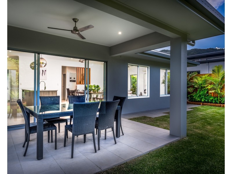 8 Reef Cl, Mission Beach QLD 4852