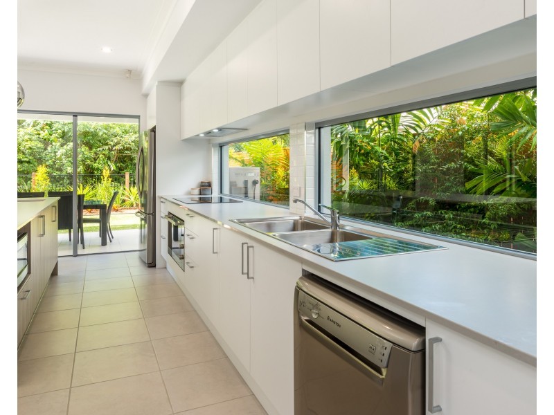 8 Reef Cl, Mission Beach QLD 4852