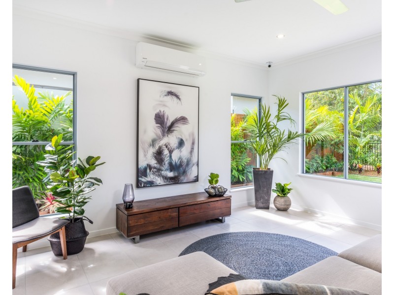 8 Reef Cl, Mission Beach QLD 4852